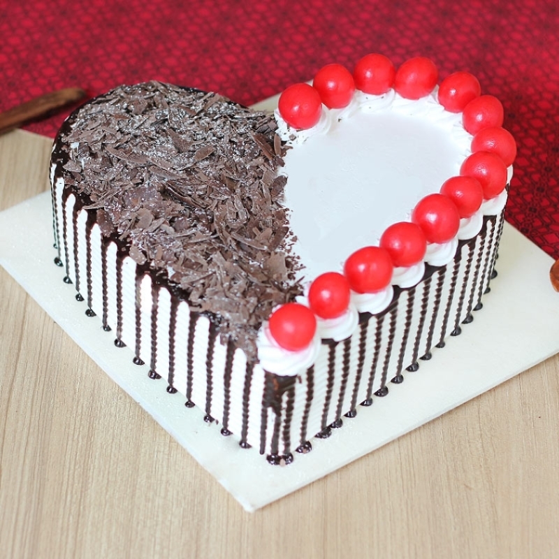 Half Kg Heart shaped Black Forest