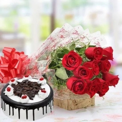 Red Roses With Cake