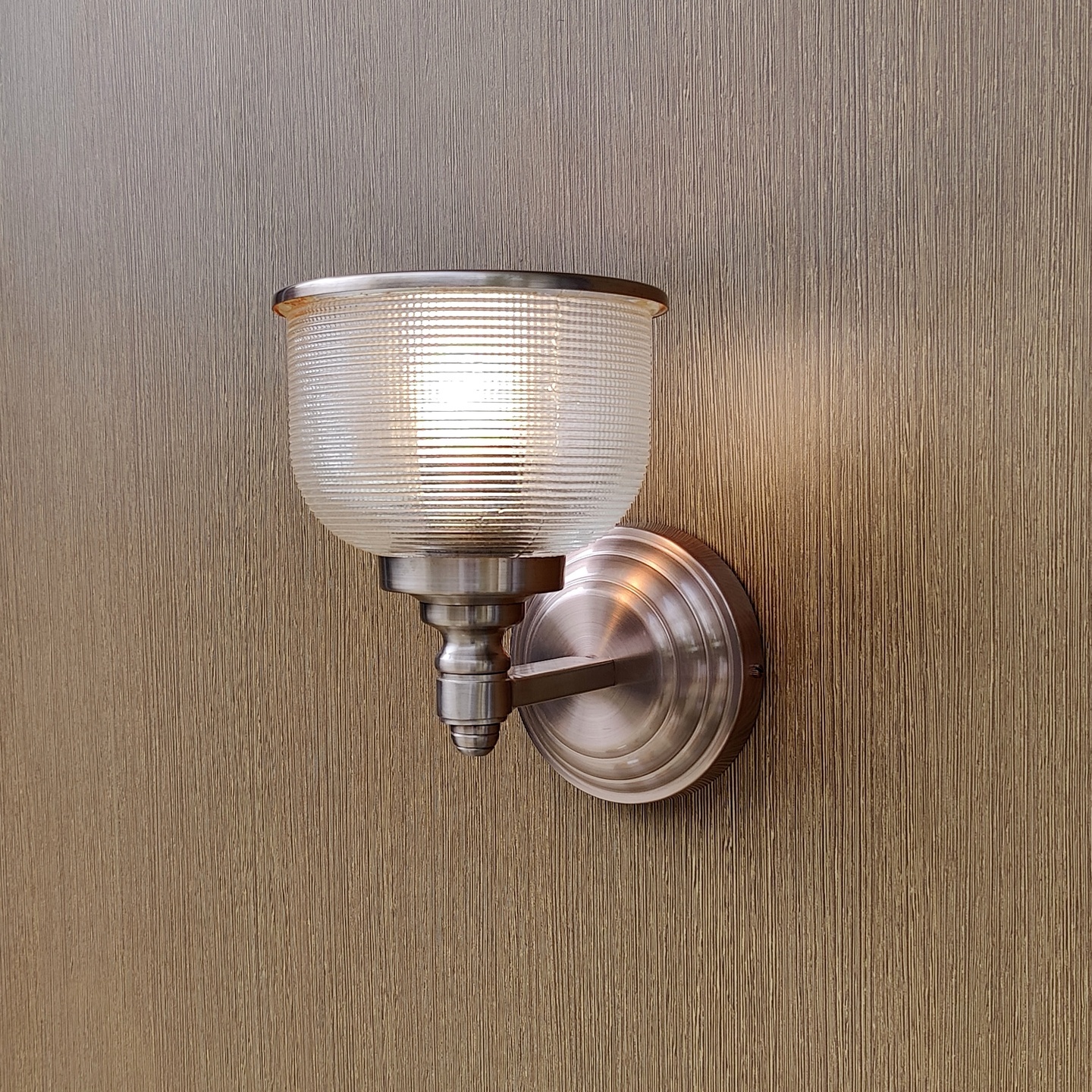 Egloo Single Wall Light