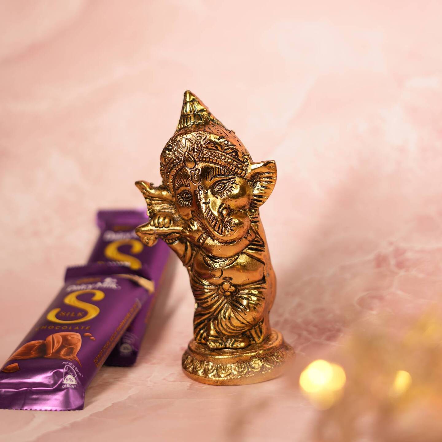 Jaipurhaat Metal Bansuri ganesh With Two Silk Choclate