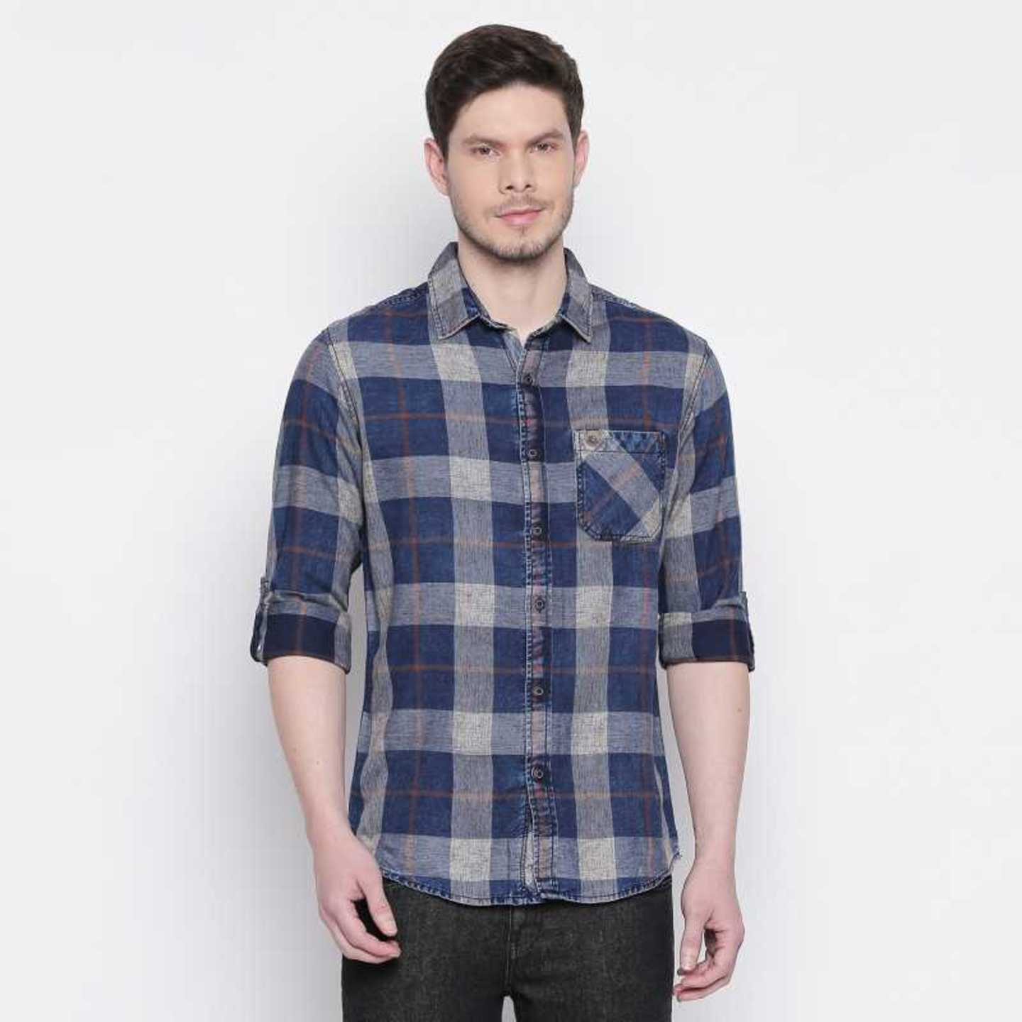  Men Slim Fit Checkered Spread Collar Casual Shirt