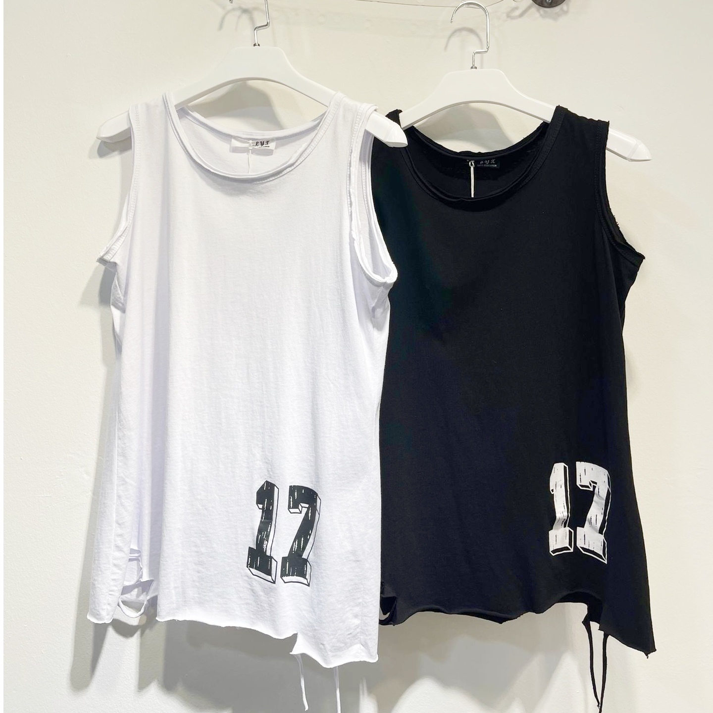 17 Tank Top Black