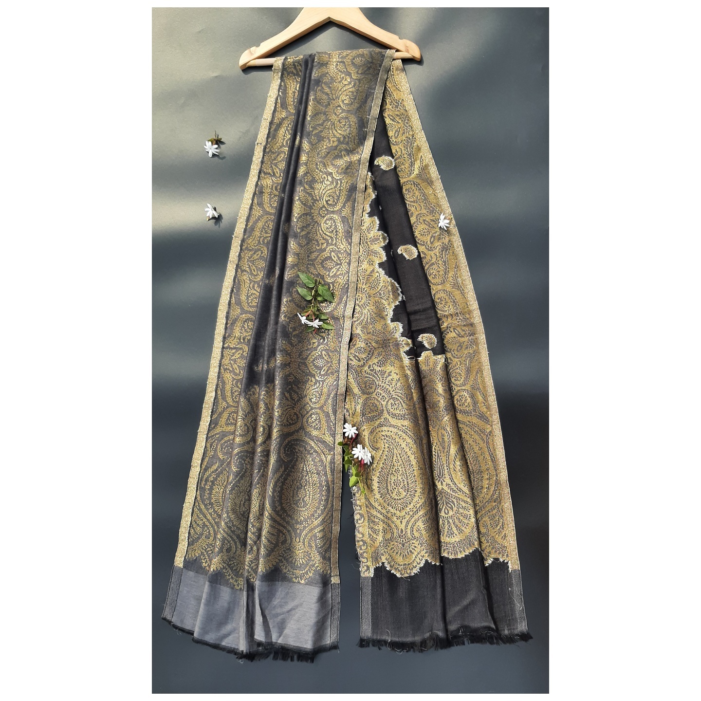 Pashmina shawl