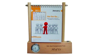 table-calendar-with-pen-stand.jpg