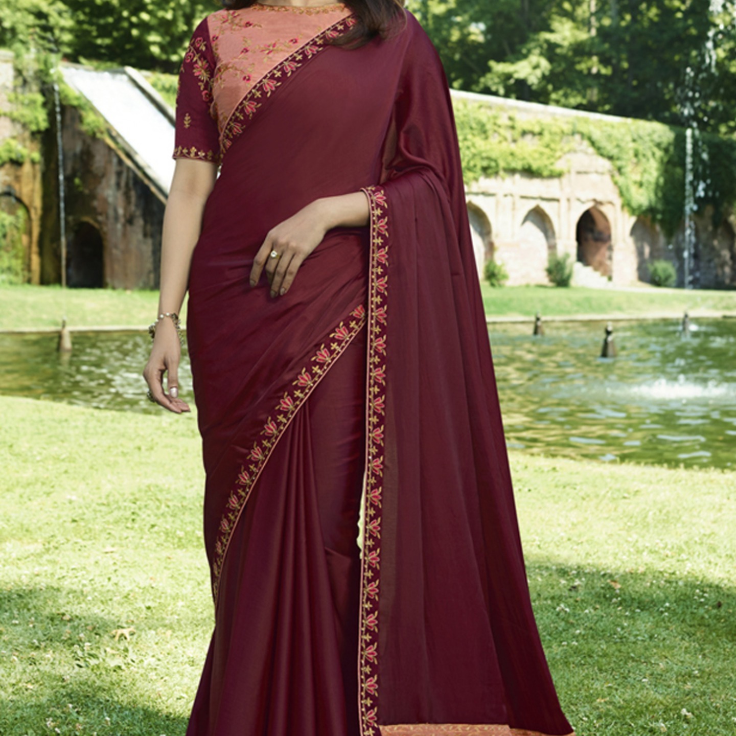 Robe Riche Maroon Color Sana Silk Embroidered Embroidered Saree 