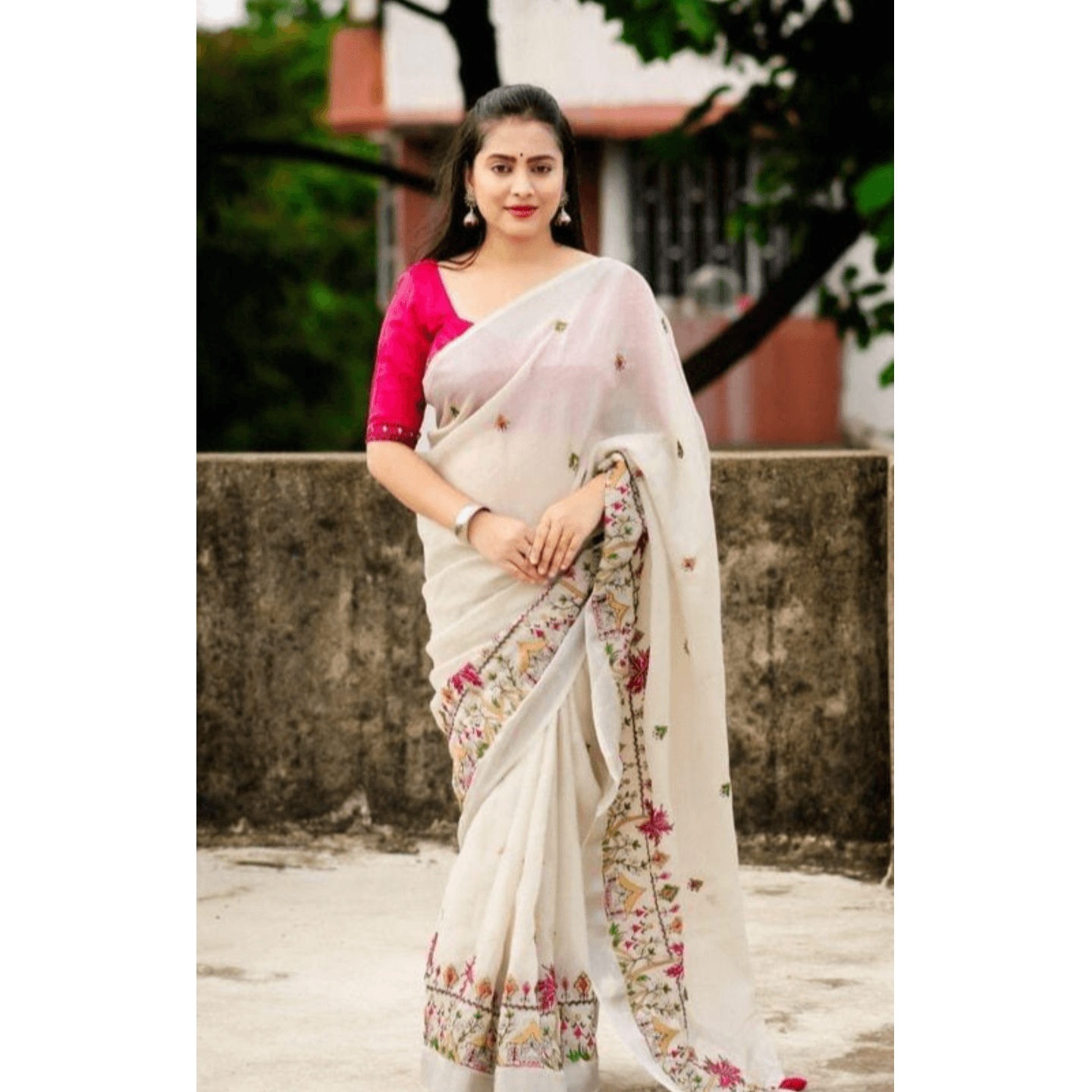 Fashionable Women Linen Saree