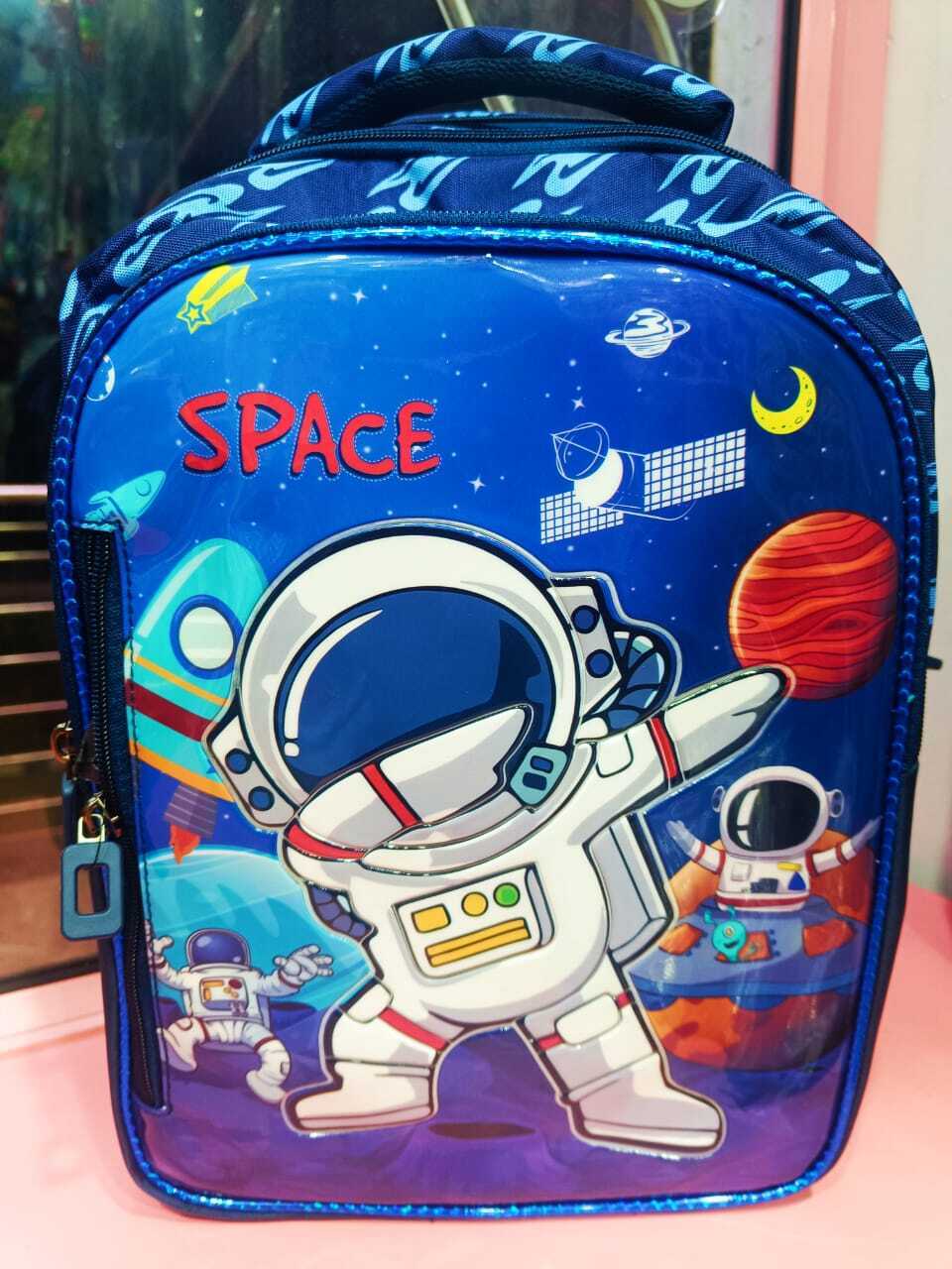 Esmi- *3d School Bag*

Aprox 17" , Premium 3d quality, waterproof, 3 section, 2 side pocket, 1 front pocket & light weight. Cushioned Back handles. 

Frozen/ Space 

Price 490/-

Customisation 50/- extra