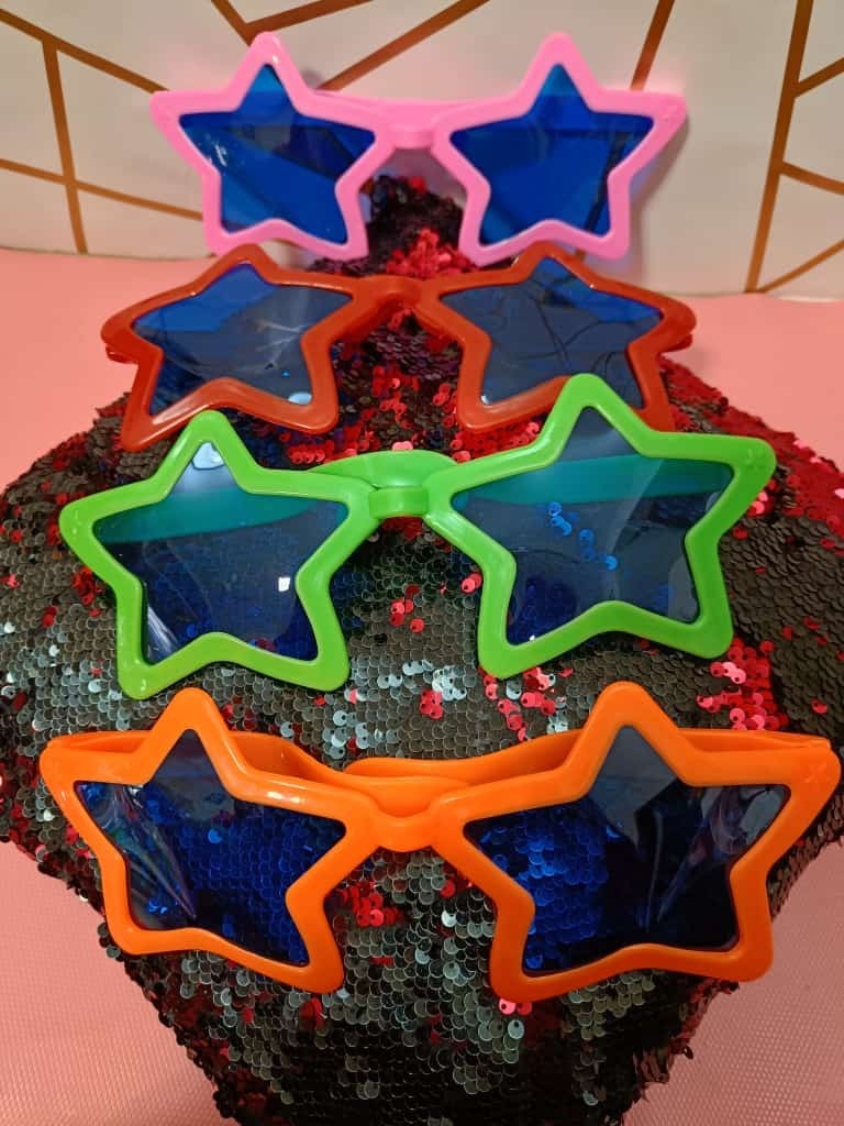 Esmi- *Funky Big Goggles/???*

Star & Heart shape, perfect prop for Holi ??

Price 45 rs each 
*Moq 4*

Price 75 rs moq 2


*Random*