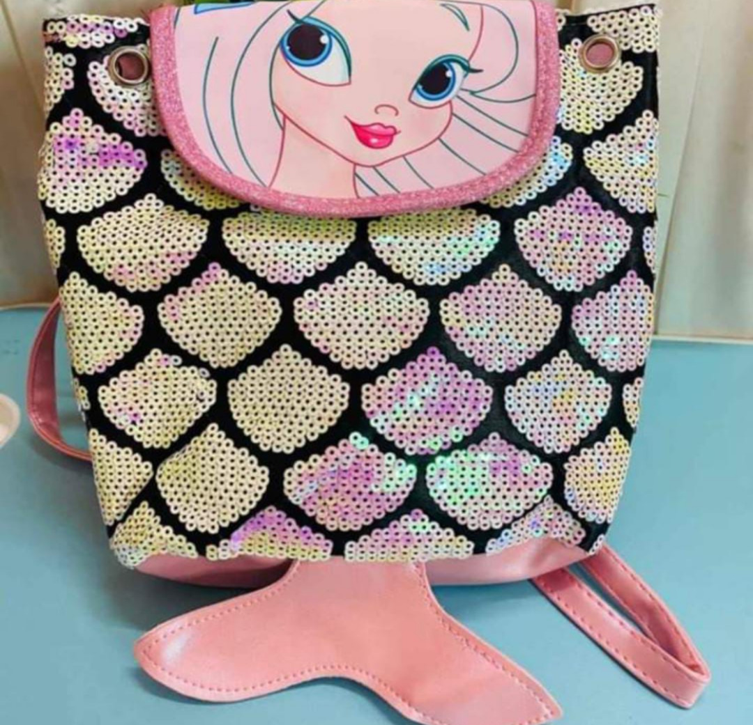 Esmi®- *Mermaid Blingy Holographic bag*

Aprox 12 inch 