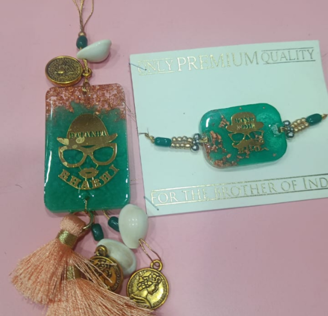 Esmi®- *Patakha Bhabhi & Bhai Rakhi Set*

Material Resin