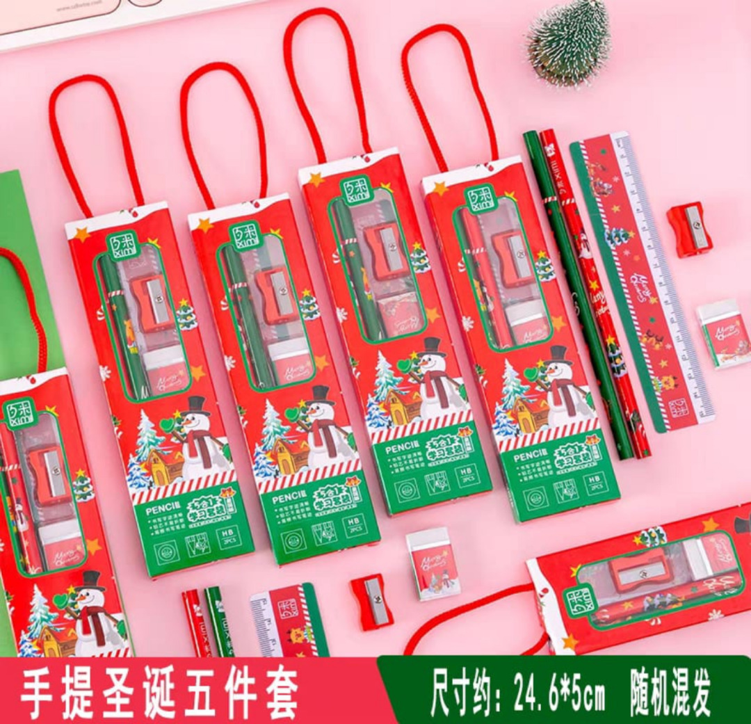 Esmi®- *Mini Stationary Set - Christmas*

2 pencil, 1 eraser, 1 sharpner , 1 scale 