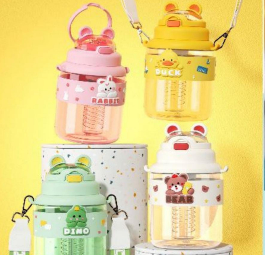 Esmi®- *Kawai Animal Round Bottle with Fruit Infuser Partition*

Material Silicon , BPA free, Premium quality, 1100 ml

Random

Price 525