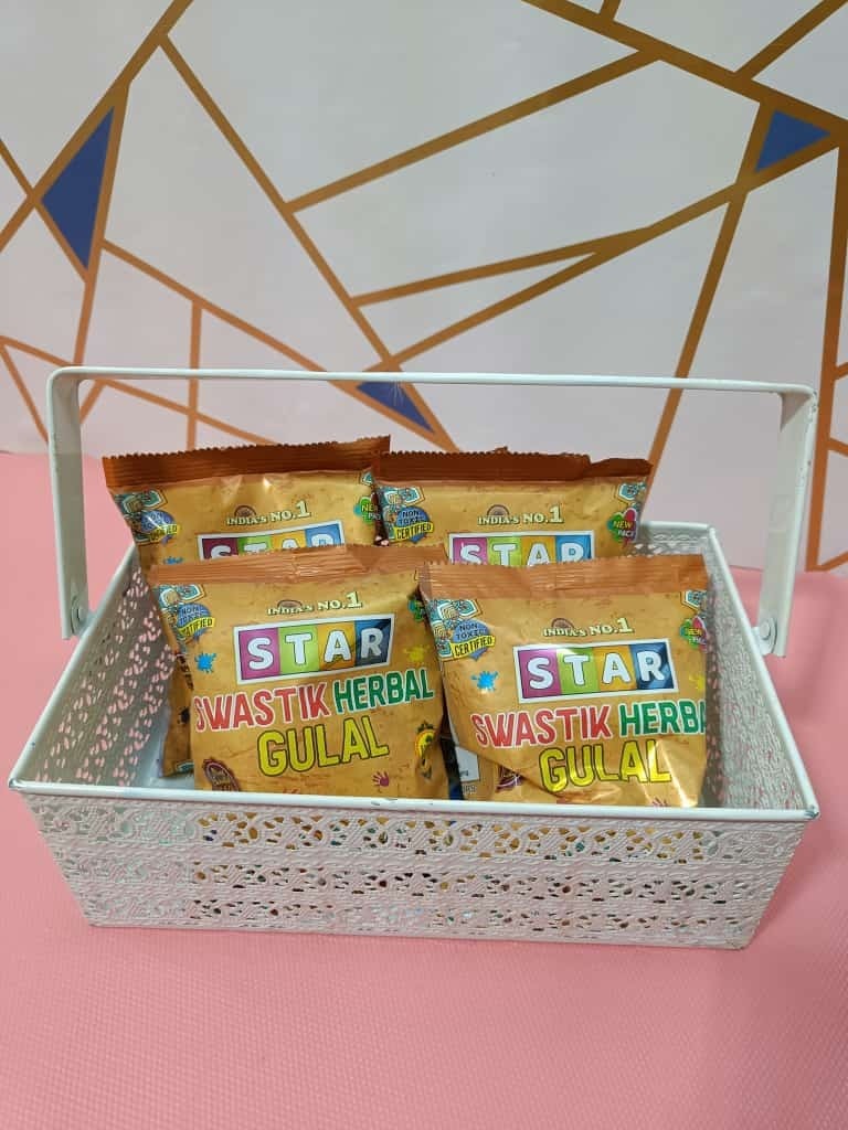 Esmi- *Set of 4 Herbal Gulal*

80gm each pack, MRP 40rs each

*75/- pack of 4 different colors set*