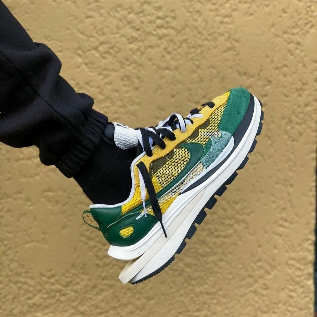 Nike  Sacai X Vaporwaffle  Tour Yellow