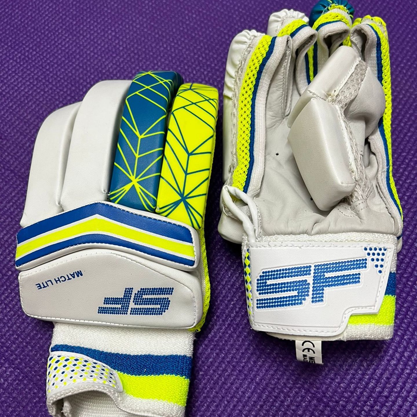SF MATCHLITE CRICKET BATTING GLOVES MENS RH