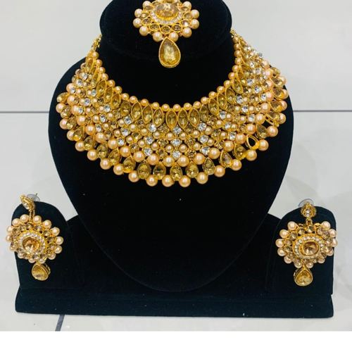 Bridal set with earrings and Tikka 