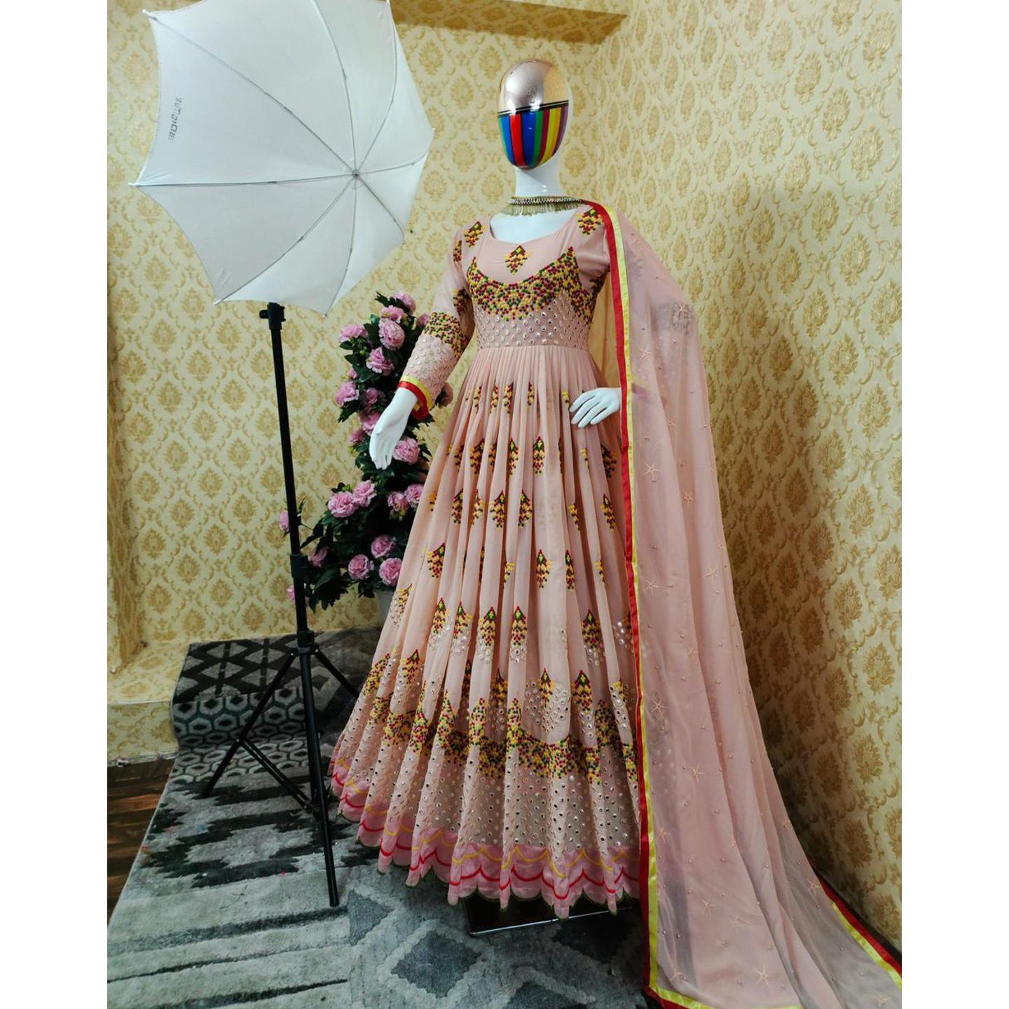  New Đesigner Party Wear Look And Heavy Mirror Work