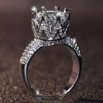 Beautiful solitaire ring 