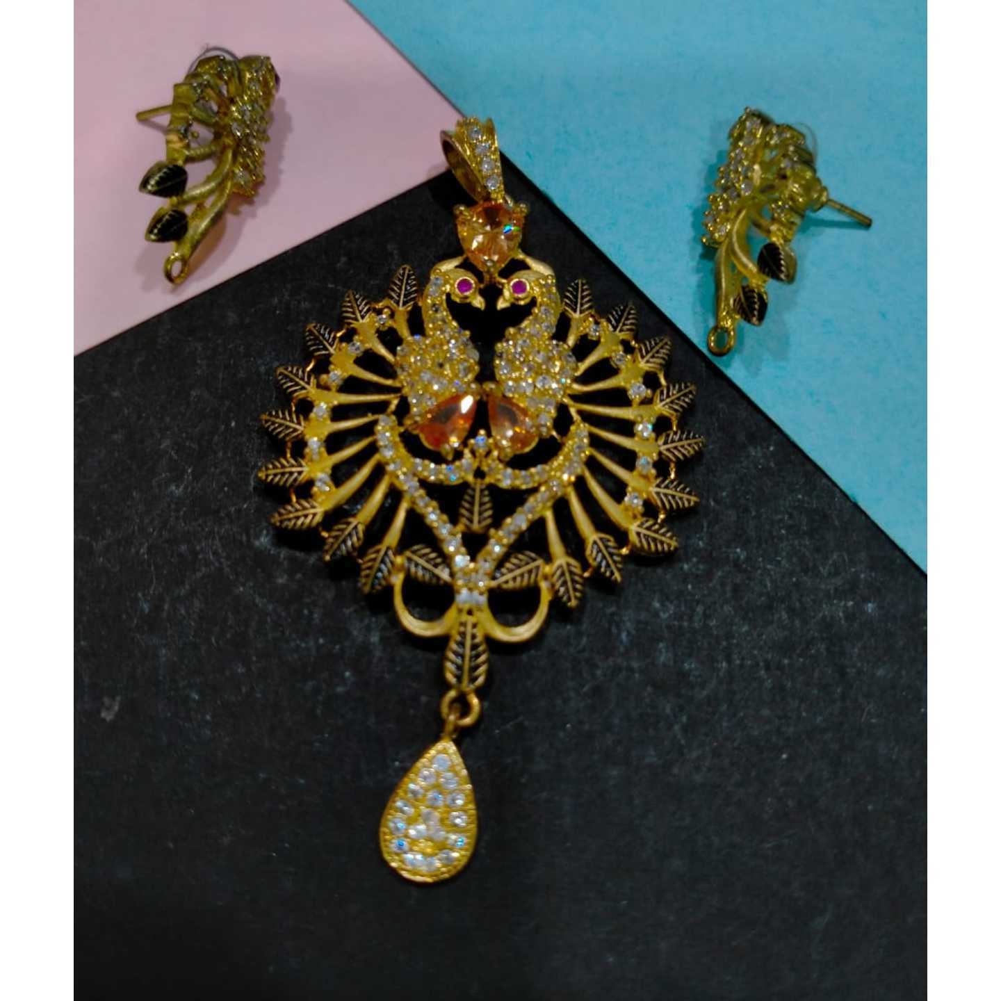 Gold Tone Kundan Necklace Set With Earring 09