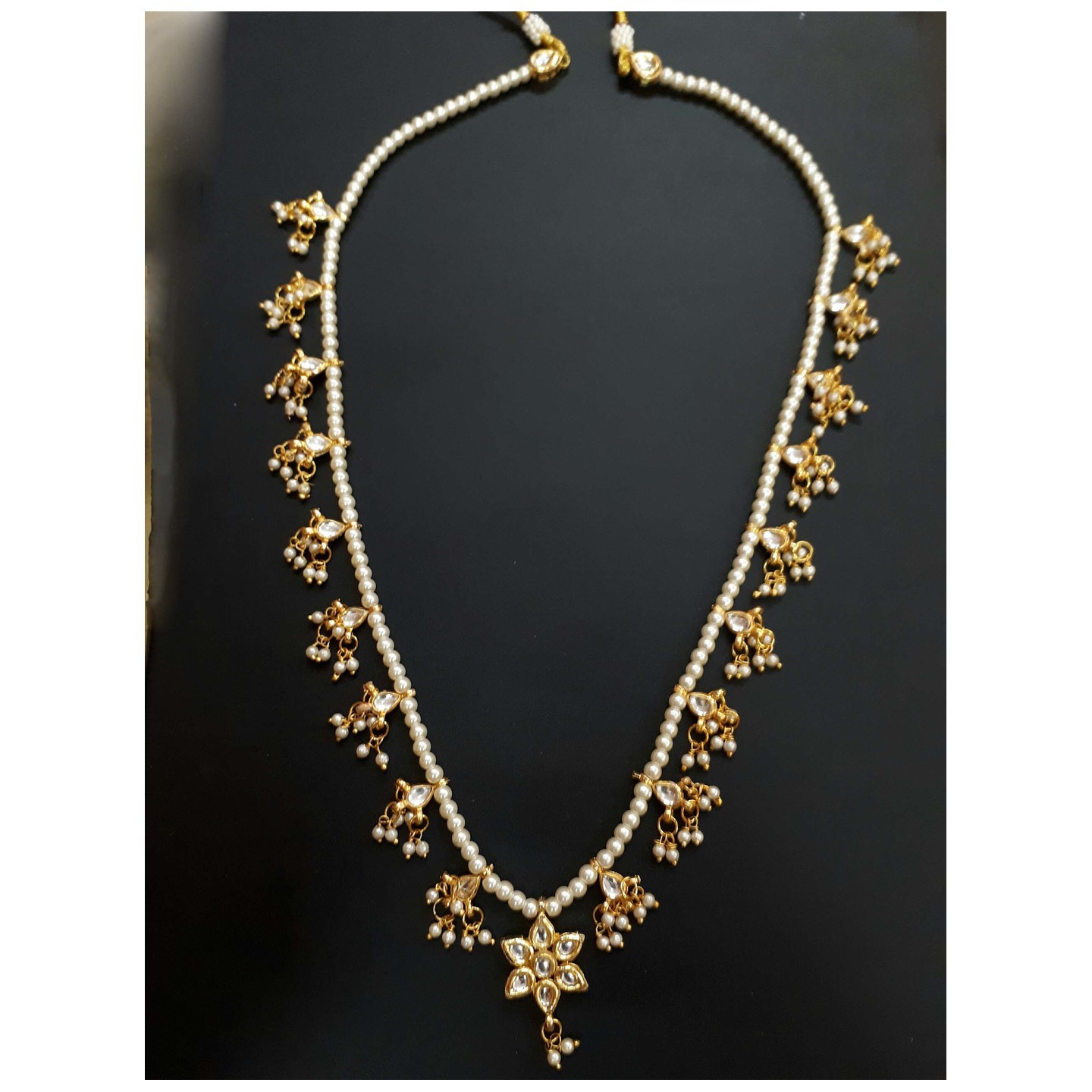 Gold Tone Kundan Necklace With White Pearls