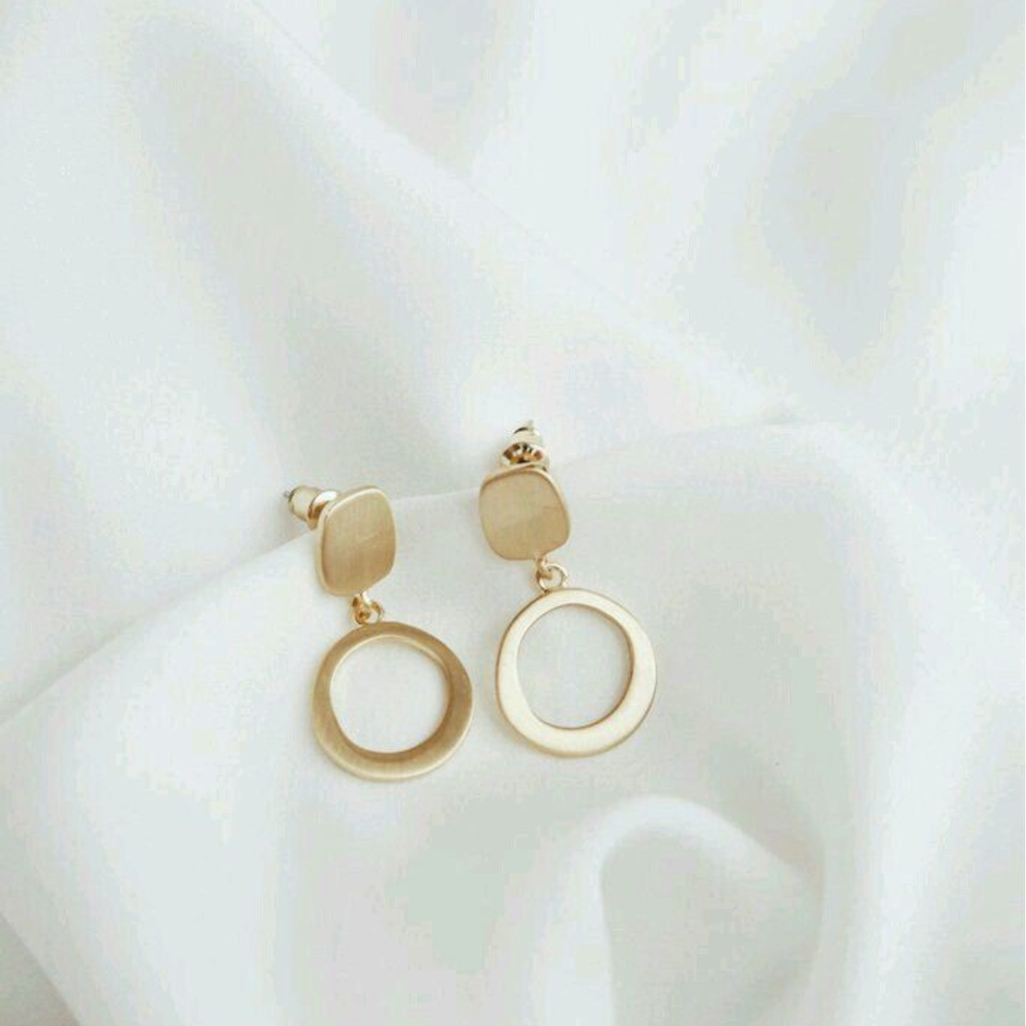 Contemporary Earring 059
