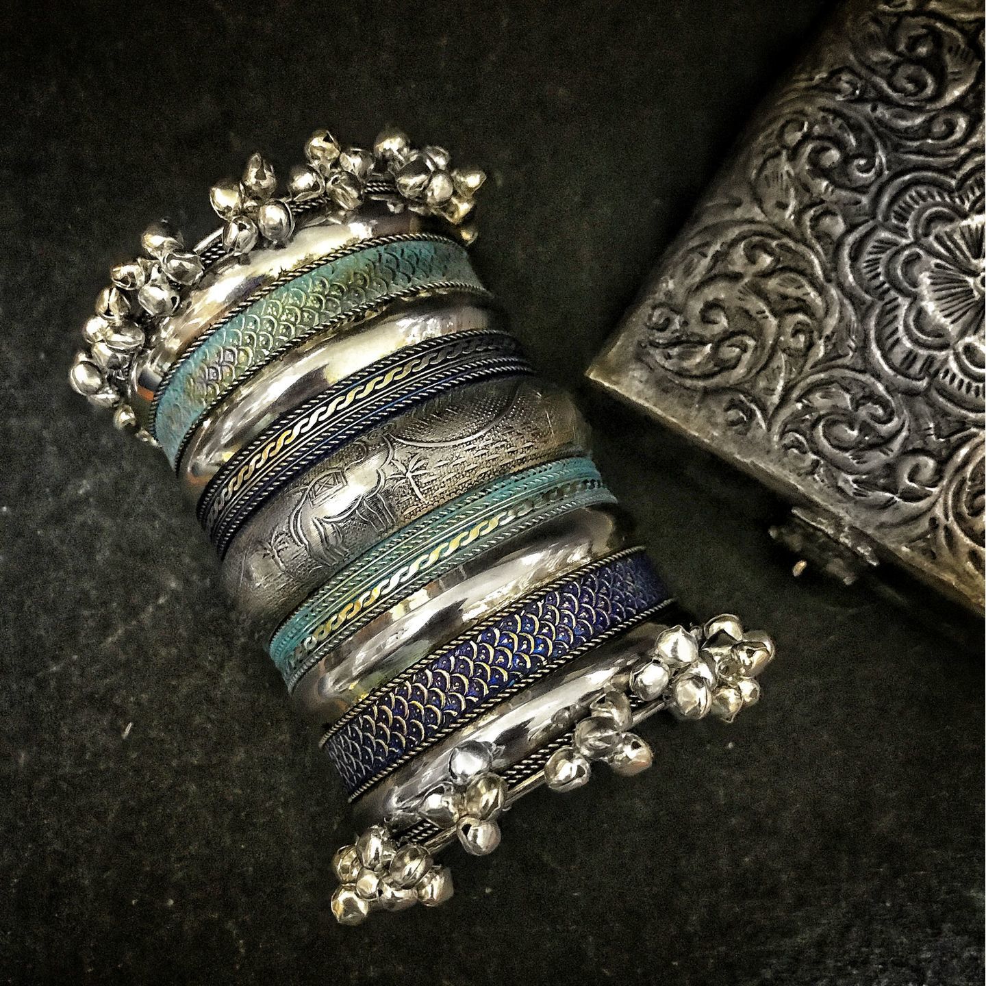Silver antique geru ghungroo wrist cuff