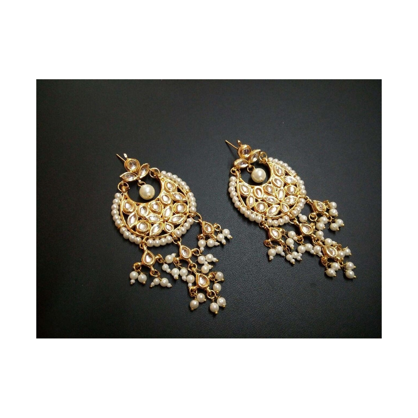 Gold Tone Earring White Pearls