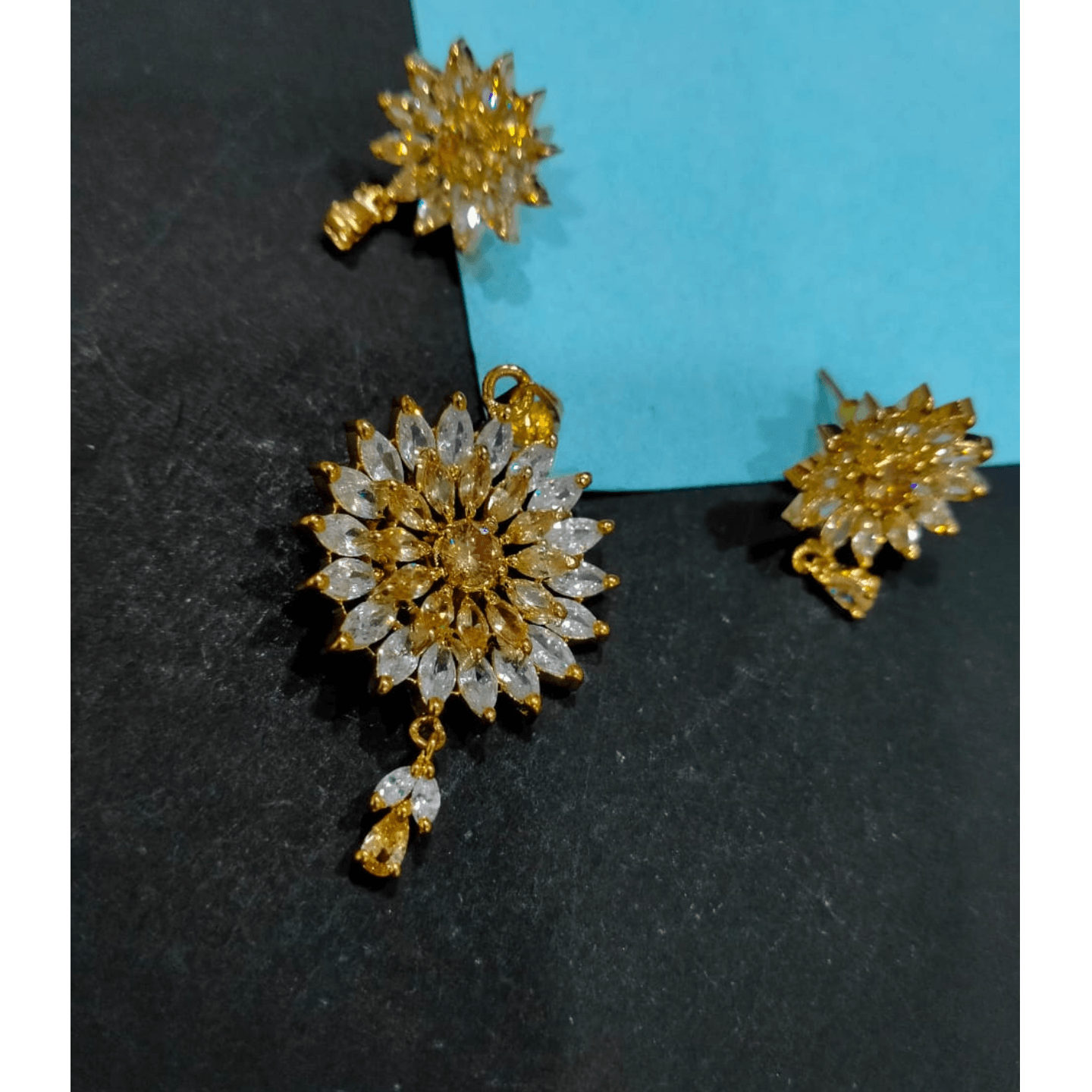 Gold Tone Kundan Necklace Set With Earring