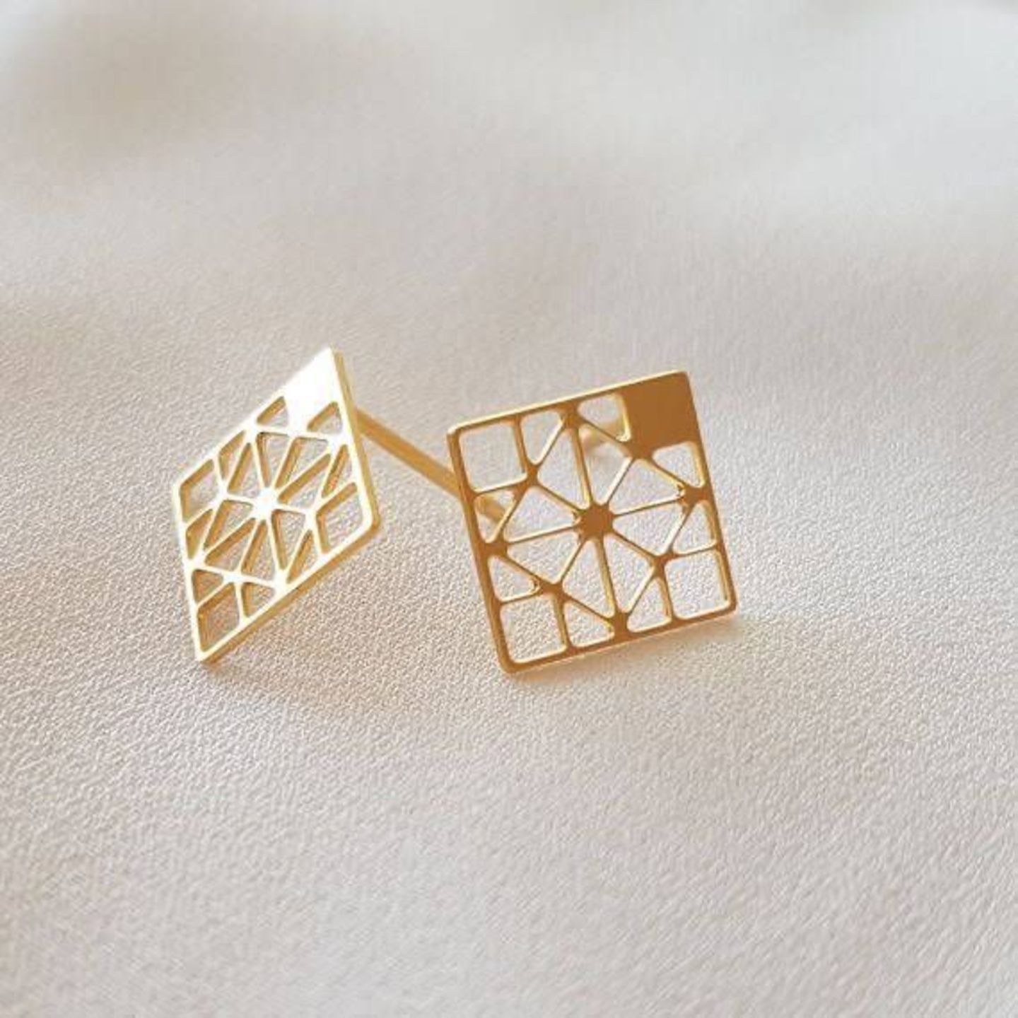 Contemporary Earring 054