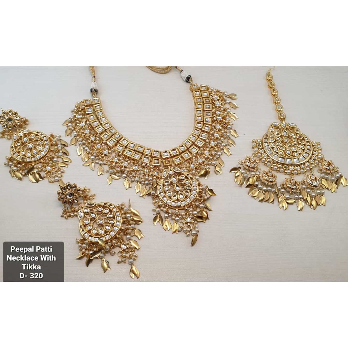 Gold Tone Kundan Necklace Set With Earring Tikka