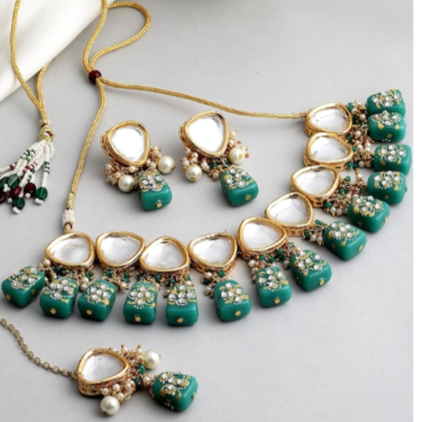 Gold Plated Green White Tumble Polki Kundan Necklace Set With Earring Tikka