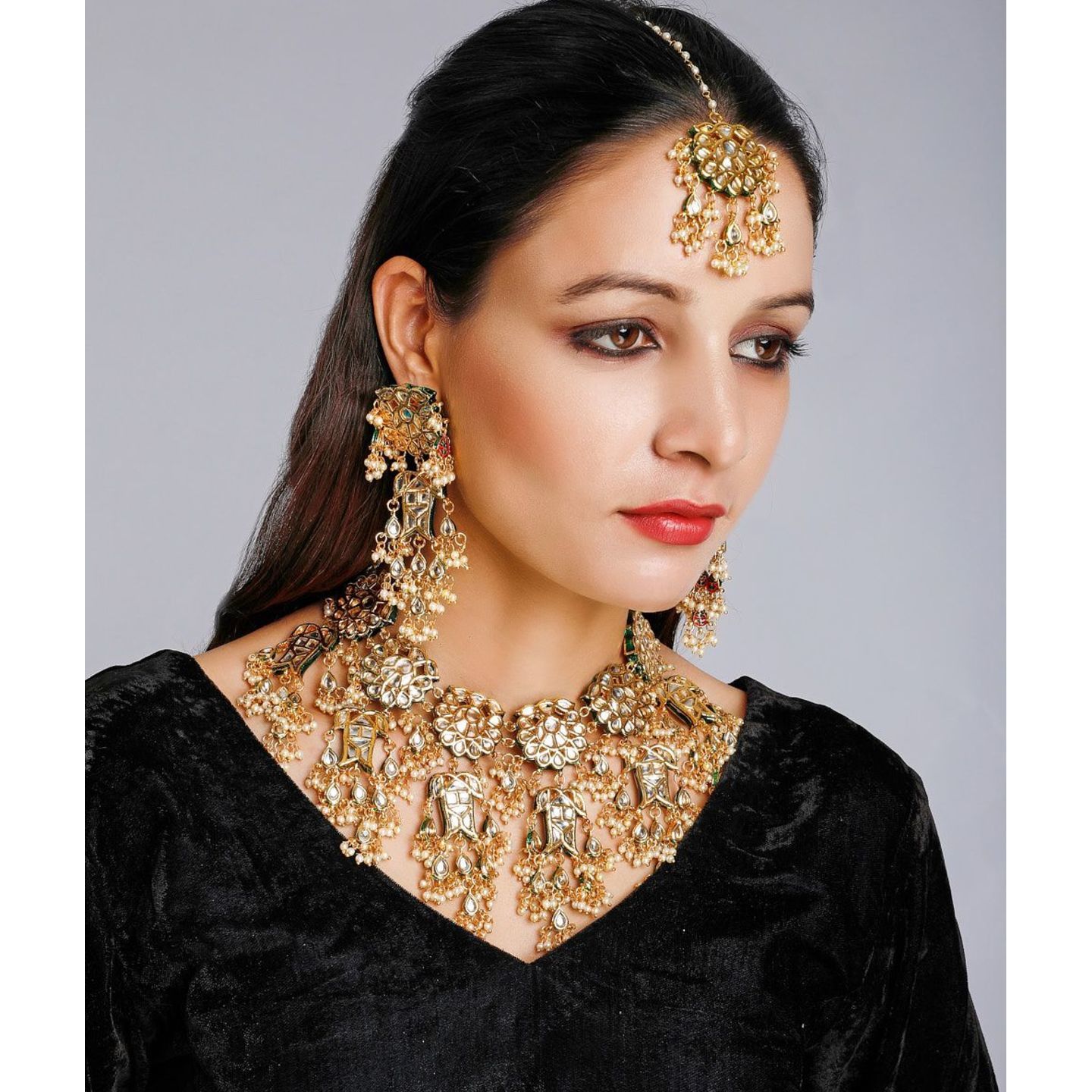 Roshana Semi Bridal Kundal Necklace Set