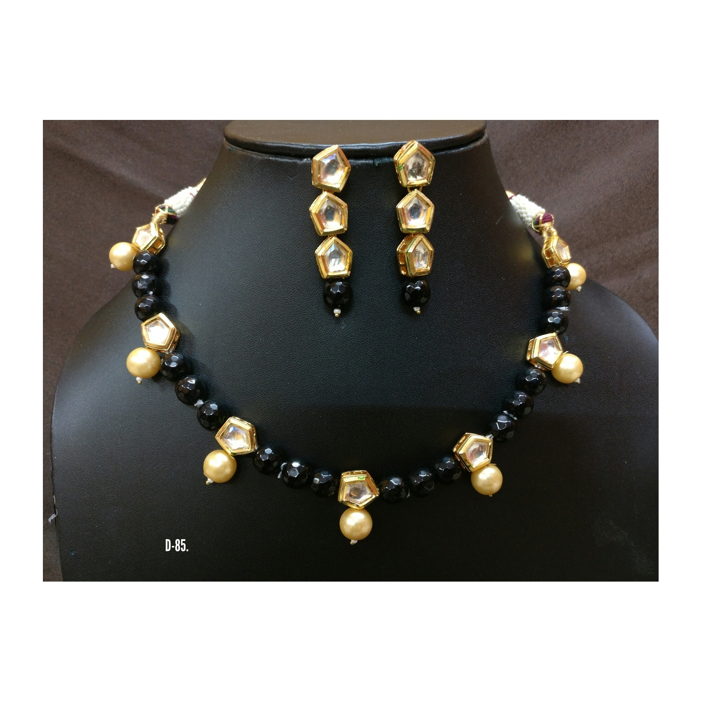 Kundan Choker Necklace Set With Earring Black Onyx Pearl