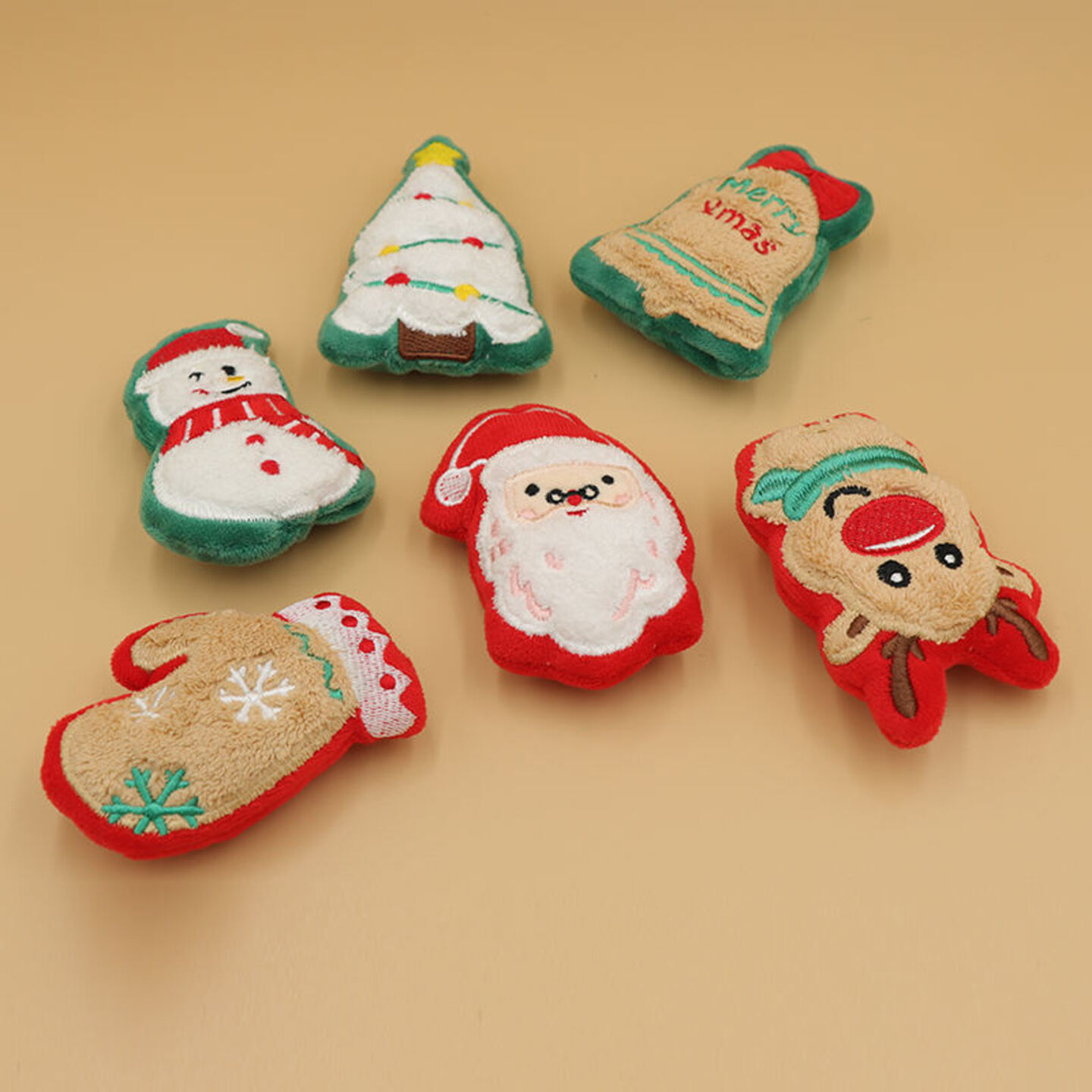 New Cute Christmas Cat Design Plush Pet Toy with Catnip for Bite and Grind Movement