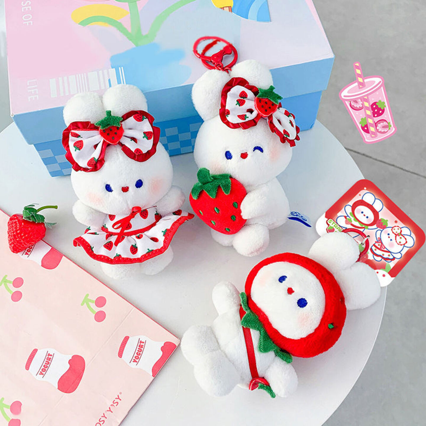 .Wholesale Customized Plush Animal Toy Pendant Creative Cartoon Strawberry Rabbit Plush Doll Keychain