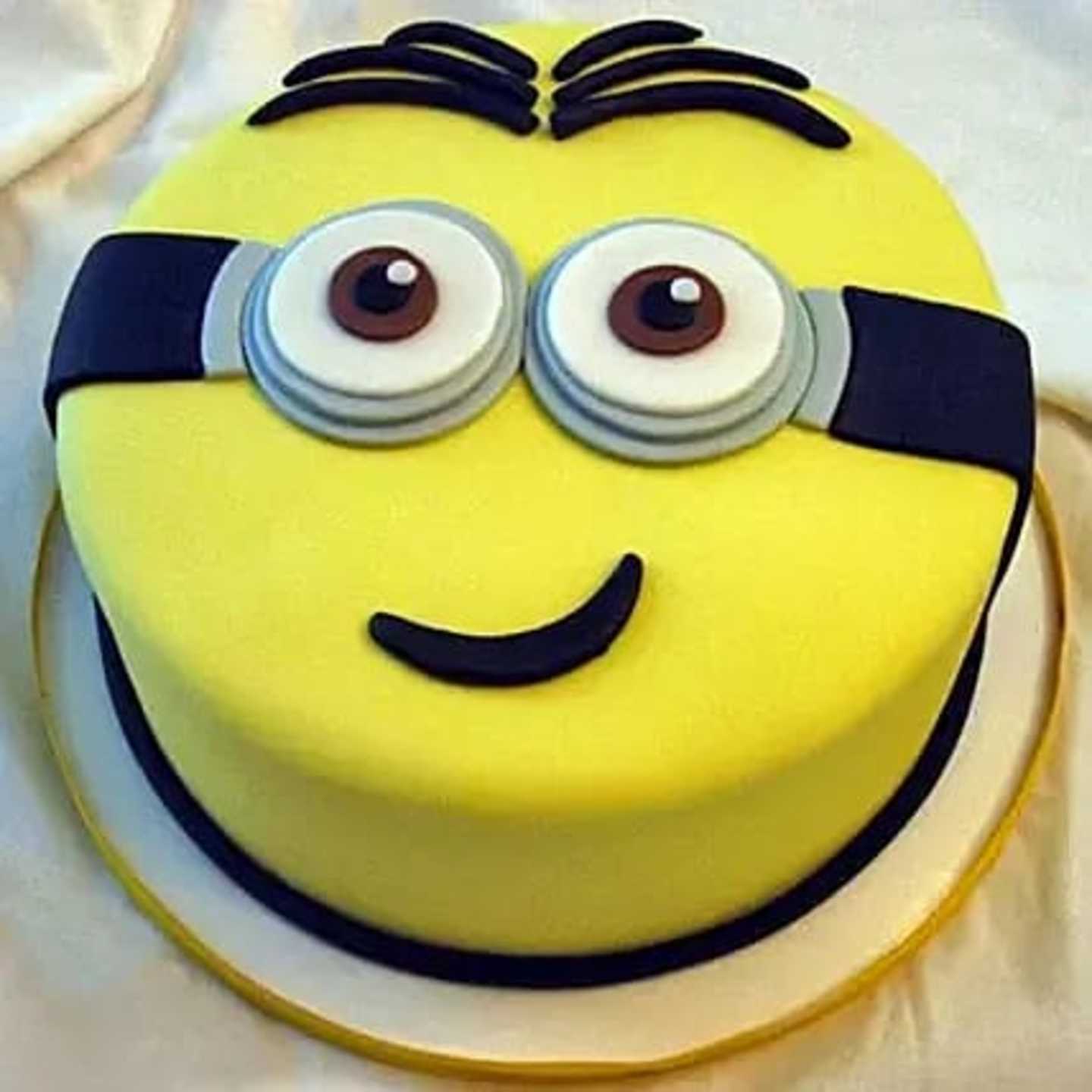 Minion Cake