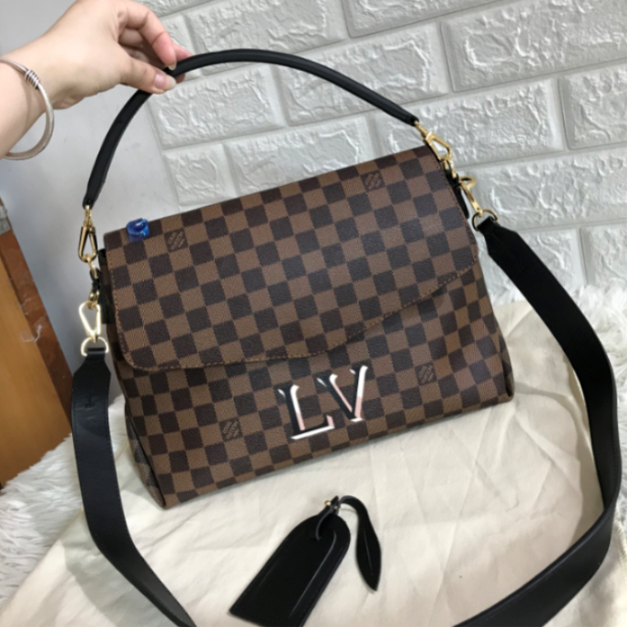 LV tote 