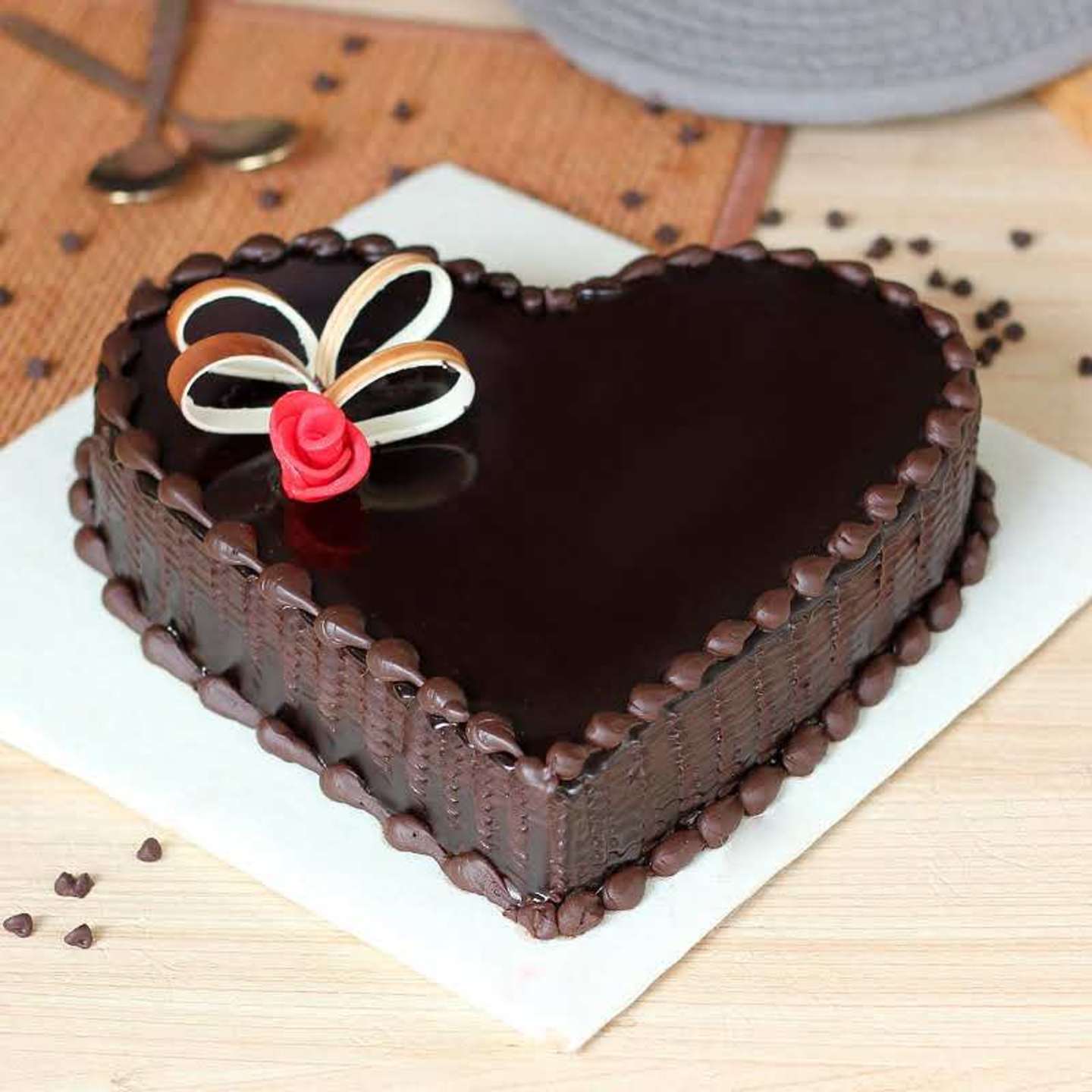 CHOCOLATE LOVE CAKE