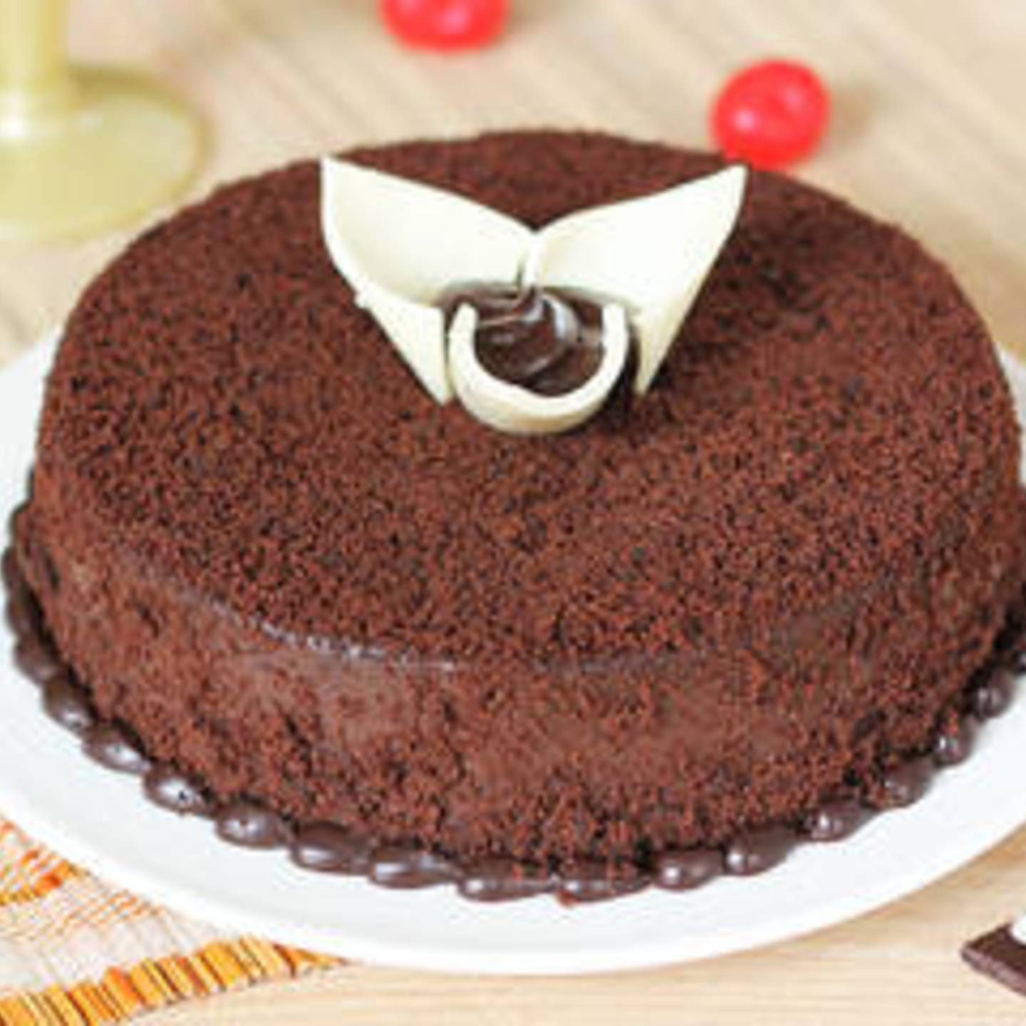 Round Chocolate  Cake N Milk Chocolate Brooch 500 grams