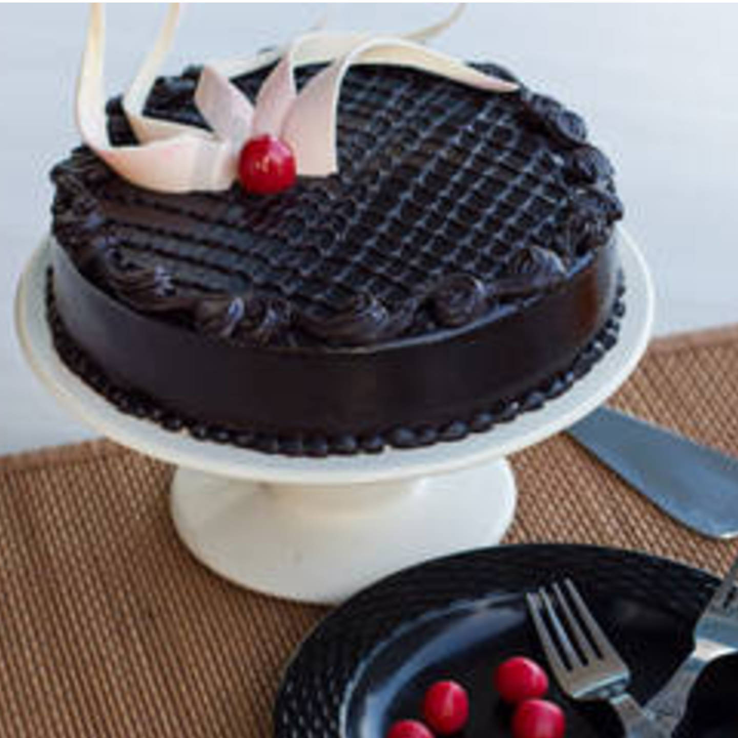 Round Chocolate Truffle Cake 500 grams