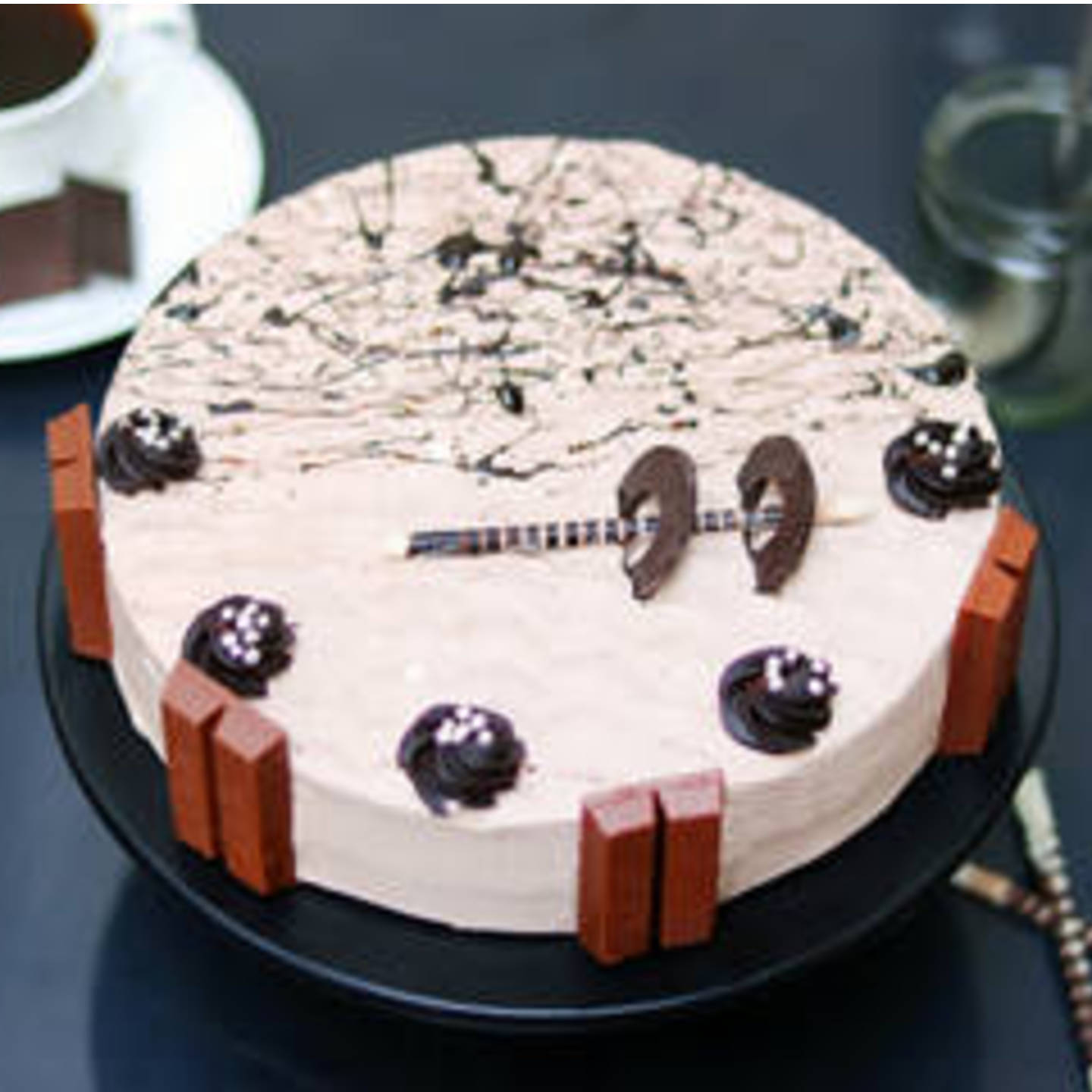 Munchy Crunchy Kit Kat Cake 500 Grams
