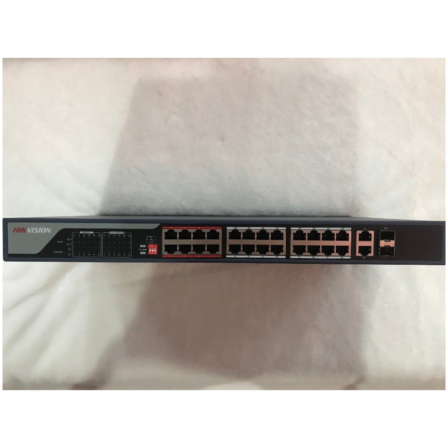 DS-3E0326P-E/M L2, Unmanaged, 24 10/100M RJ45 PoE ports, 1 Gigabit RJ45 uplink port, 1 Gigabit SFP uplink port, 802.3af/at, PoE power budget 230W, ports 17-24 support up to 300meter, 6KV surge protection