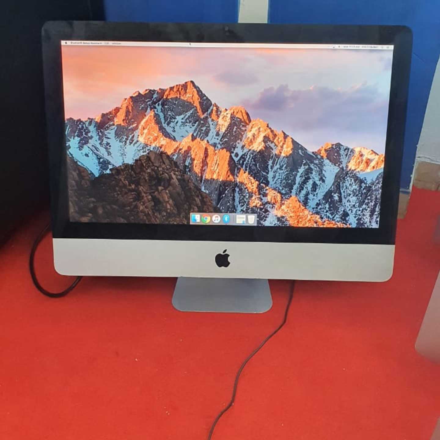 I mac 21.5 inch 2011 2012 mix Windows 10 loaded I5 procecer  2 3 rd generation mixe 8gb ram 500gb hdd Sound ✔  Condition ✔  Performance ✔  Camera ✔  No keybord+mouse