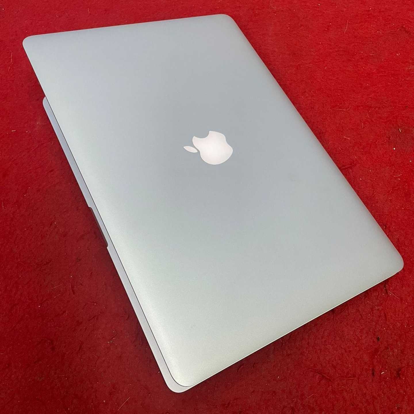 MacBook Pro 15 inch Retina   A1398 Model 2.2GHz intel Core i7 Processor  15.4” Retina Display 1.5GB Intel Iris Graphics 16GB 1600MHz DDR3 RAM 256GB PCIE Based SSD Model Year 2015 Excellent Battery Backup  Good condition  With adpter Quantity available 