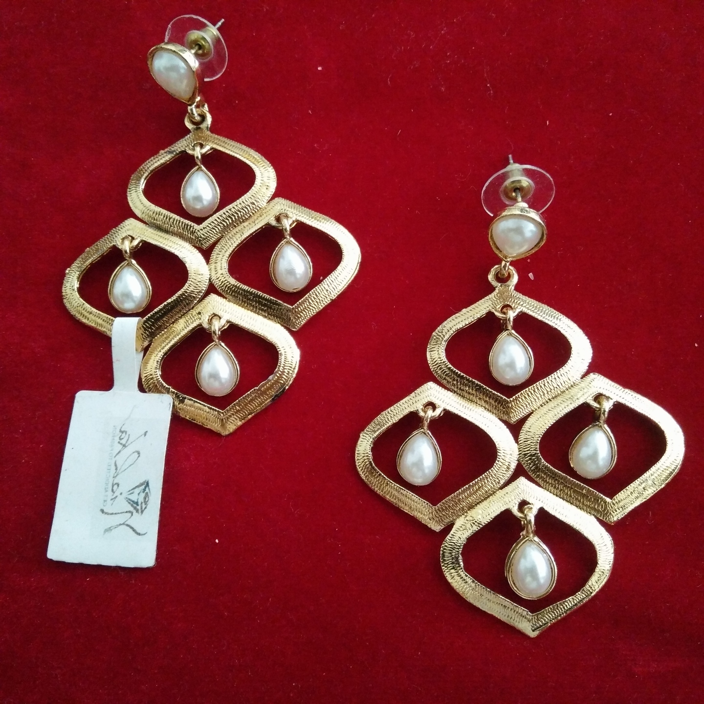 Modern design Golden earrings with white pearls