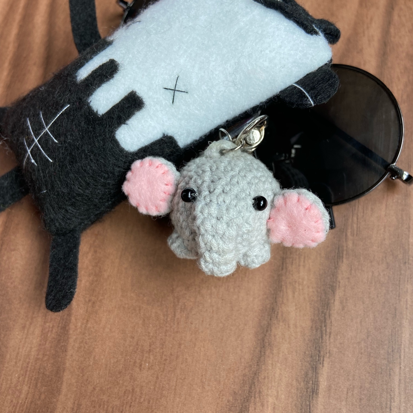 Mini Amigurumi - Elephant (curled)