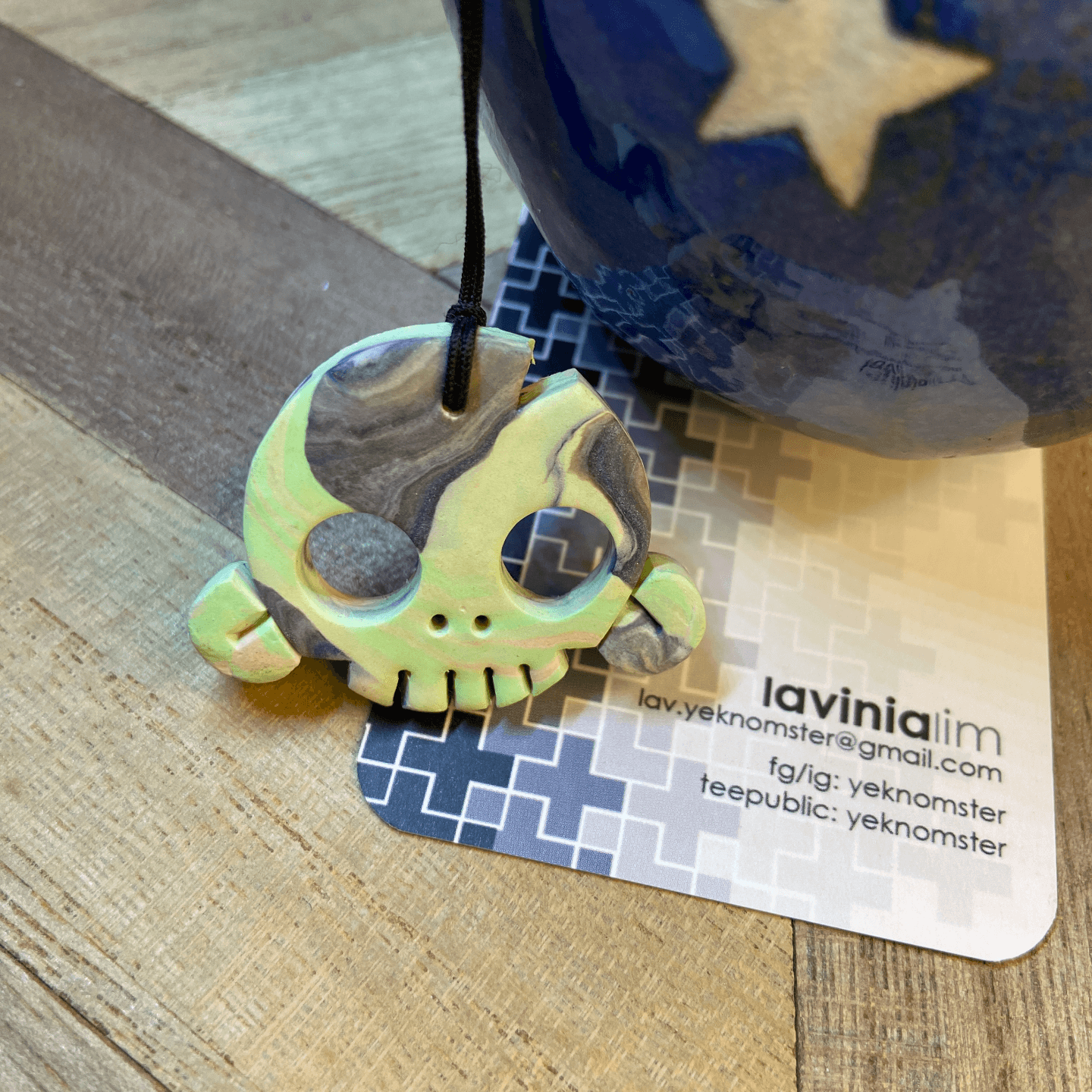 Skully keychain - Green marbled