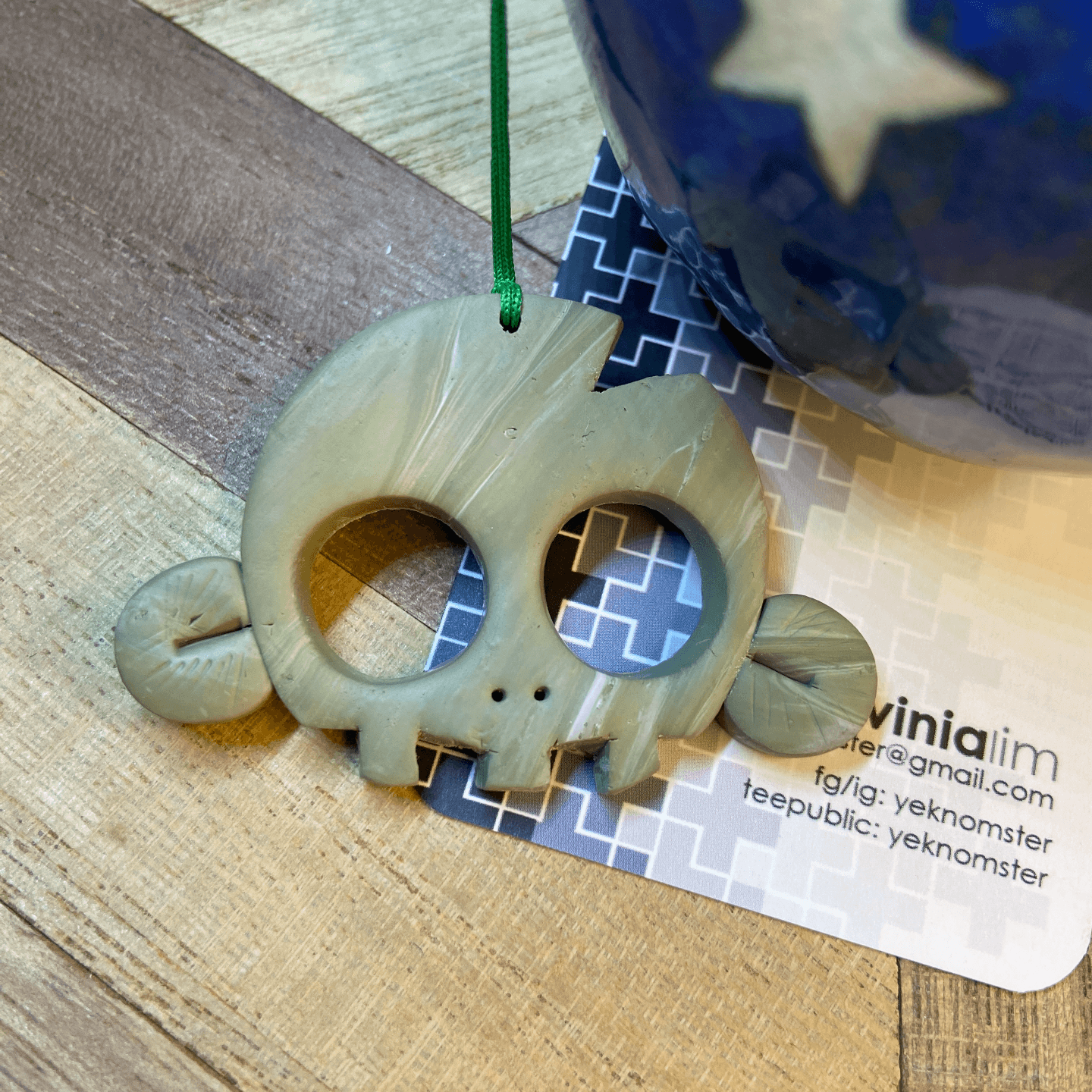 Skully keychain - Green marbled (Large)