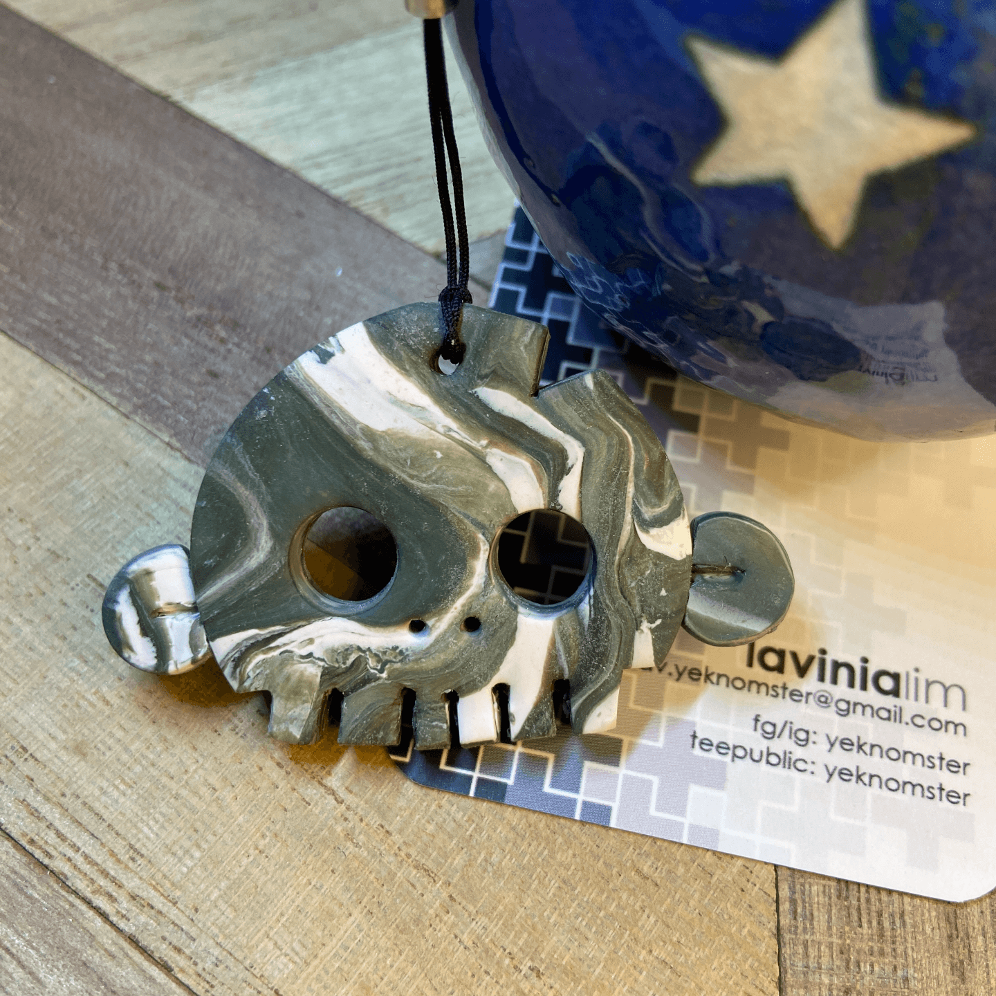 Skully keychain - Dirty Green marbled (Large)