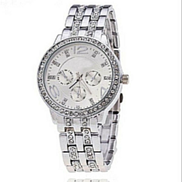 Stylish Women Metal Analog Watches